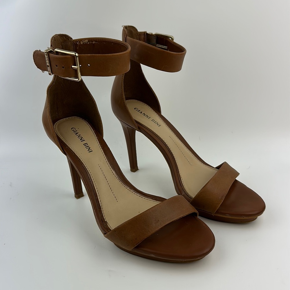 Gianni Bini size 8 camel platform ankle strap sandals